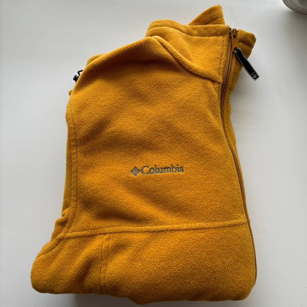 Columbia fleece perfect for the winter time!